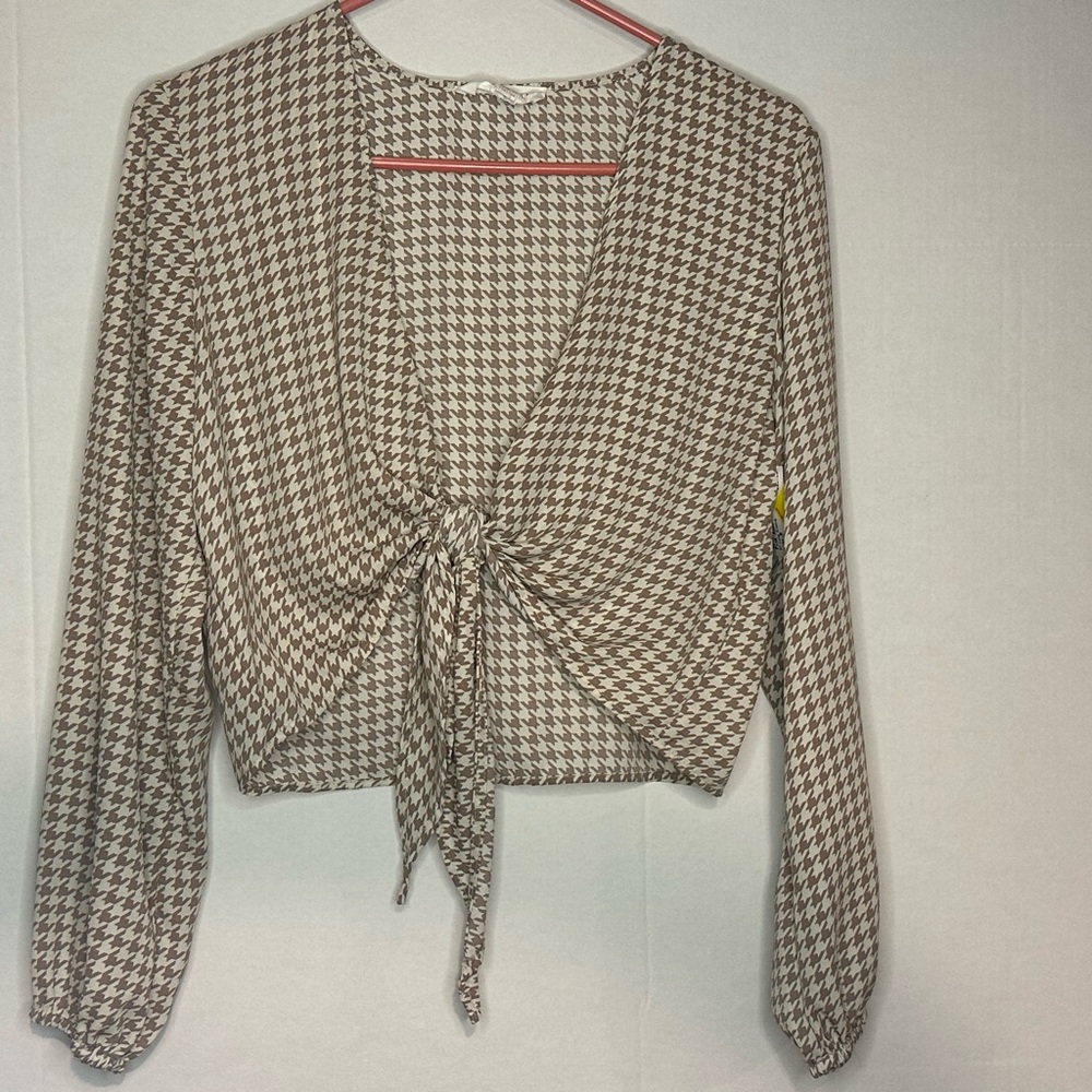 Pink Rose tan/wht tie top wrap blouse